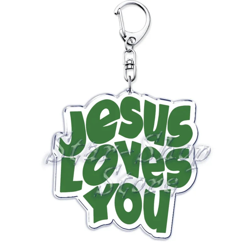 Silberner Acryl-Anhänger mit grüner Silhouette und dem Text „Jesus liebt dich“