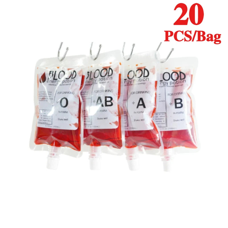 Vingt sacs plastiques scellés contenant de la poudre rouge pour boire, utilisés pour la décoration de fête