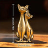 Handgefertigte Kupferkatze-Eule-Statue auf Holzoberfläche