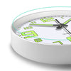 Horloge murale ronde blanche avec aiguilles et chiffres verts lumineux, vue de dessus.