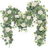 Grüne Eukalyptus- und weiße Rosenkranz mit kleinen Füllblumen