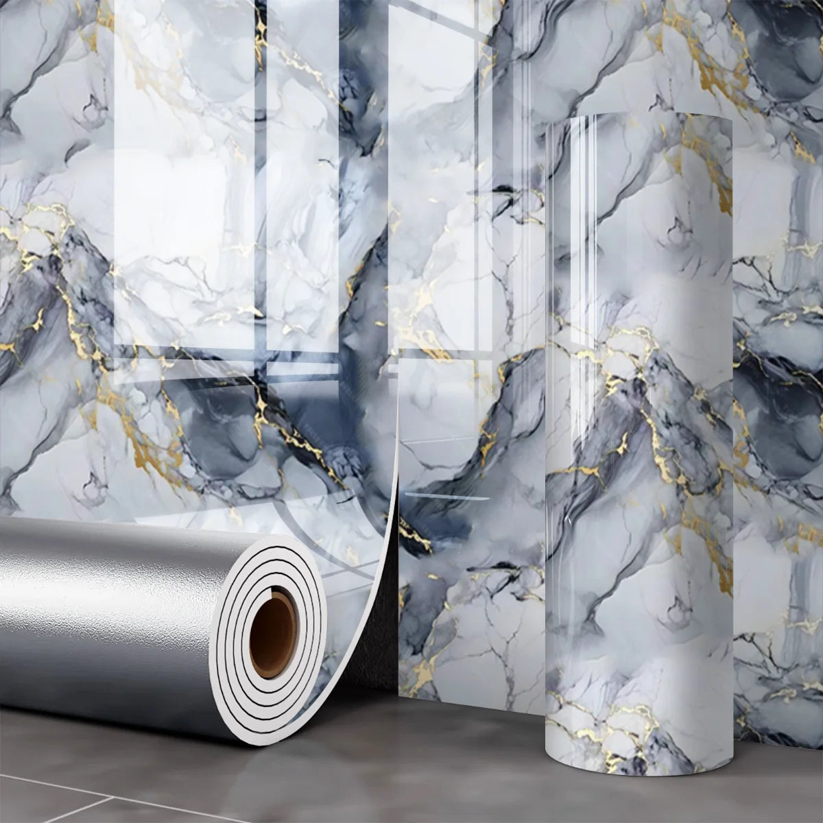 Rouleau de vinyles muraux imitation marbre avec veinures gris et or sur fond de carreau