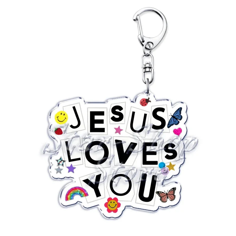 Klares Acryl-Anhänger mit der Aufschrift Jesus liebt dich, umgeben von lächelnden Emojis und einem Schmetterling.