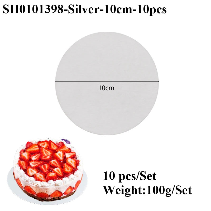 A white, round cake board with a 10cm diameter is shown next to a strawberry cake.