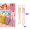 Collection de mini tubes de bulles mignons de différentes couleurs, y compris jaune et rose, exposés à côté d'une balance.
