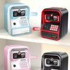 Exposition de quatre distributeurs automatiques Piggy Bank de couleurs bleu, rouge, rose et argent.