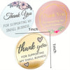 ثلاث ملصقات دائرية شكر باللون الأبيض والوردي والذهبي تحمل عبارة شكراً لدعم عملي الصغير