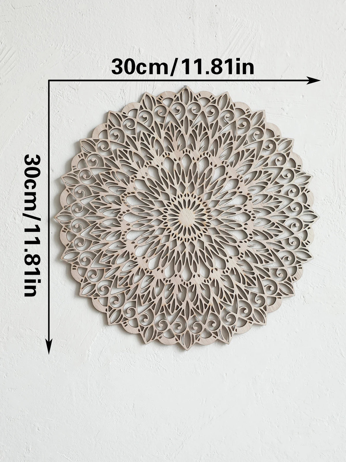 Decoración de pared mandala de madera rústica boho con cortes intrincados, mide 30x30 cm.