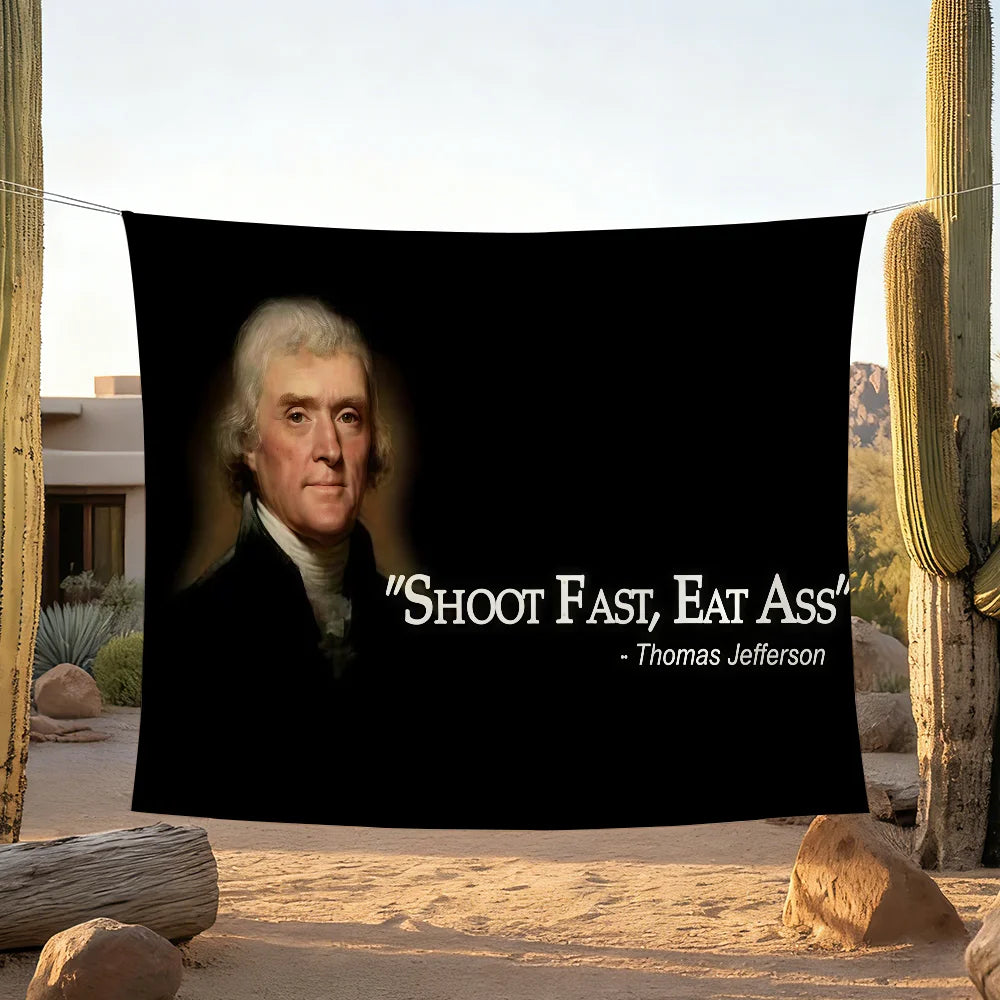 Bannière noire avec un portrait de Thomas Jefferson et le texte Shoot Fast Eat Ass