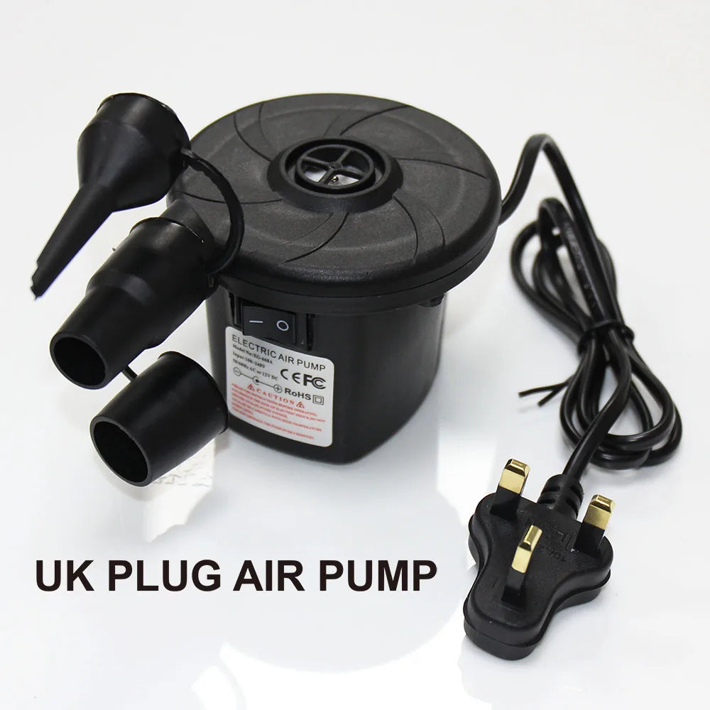Schwarzes UK-Steck-Luftpumpegerät mit Kabel und Düse auf weißem Hintergrund.