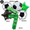 Un set de six ballons de football et un grand ballon numérique vert sont exposés pour la décoration.