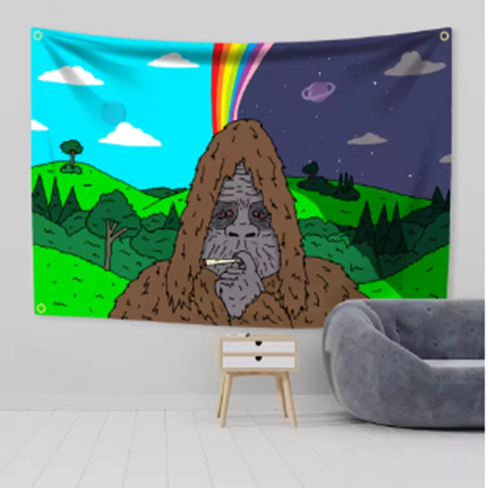 Une tapisserie murale avec le visage stylisé et poilu d'un monstre, sur fond de ciel coloré et arc-en-ciel.