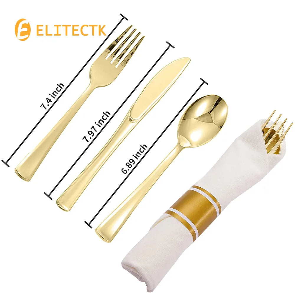 Un juego de cubiertos desechables de plástico plateado, incluyendo tenedor, cuchillo y cuchara, presentado en una servilleta 