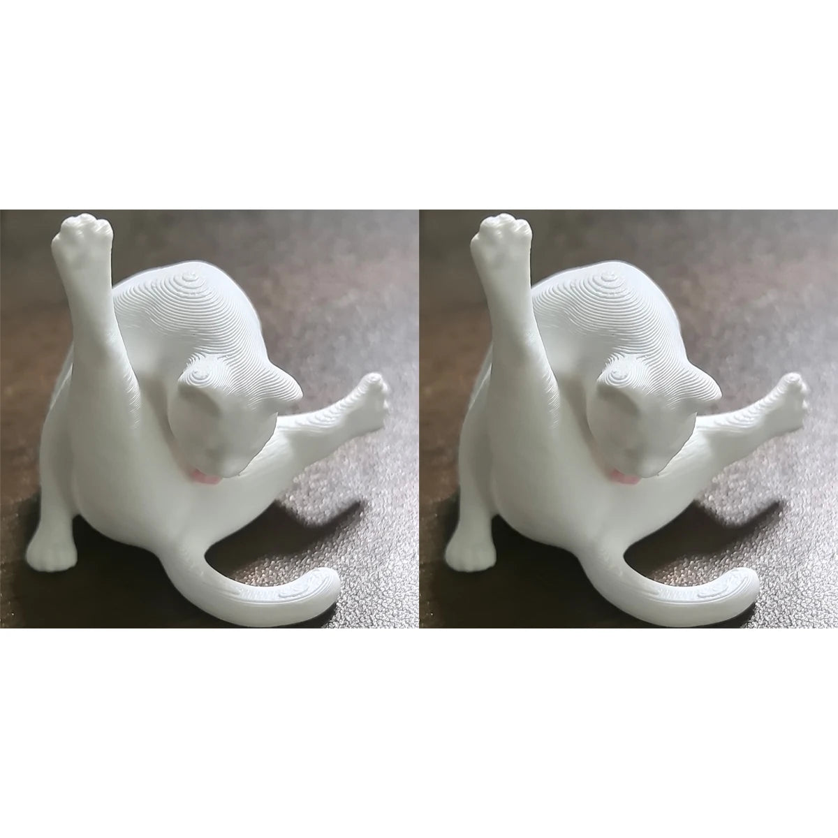 Figura de gato impresa en 3D de color blanco con la cola enrollada, vista de lado.