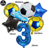 Un set de six ballons de soccer et un grand 'G' bleu pour kit de décoration de fête.
