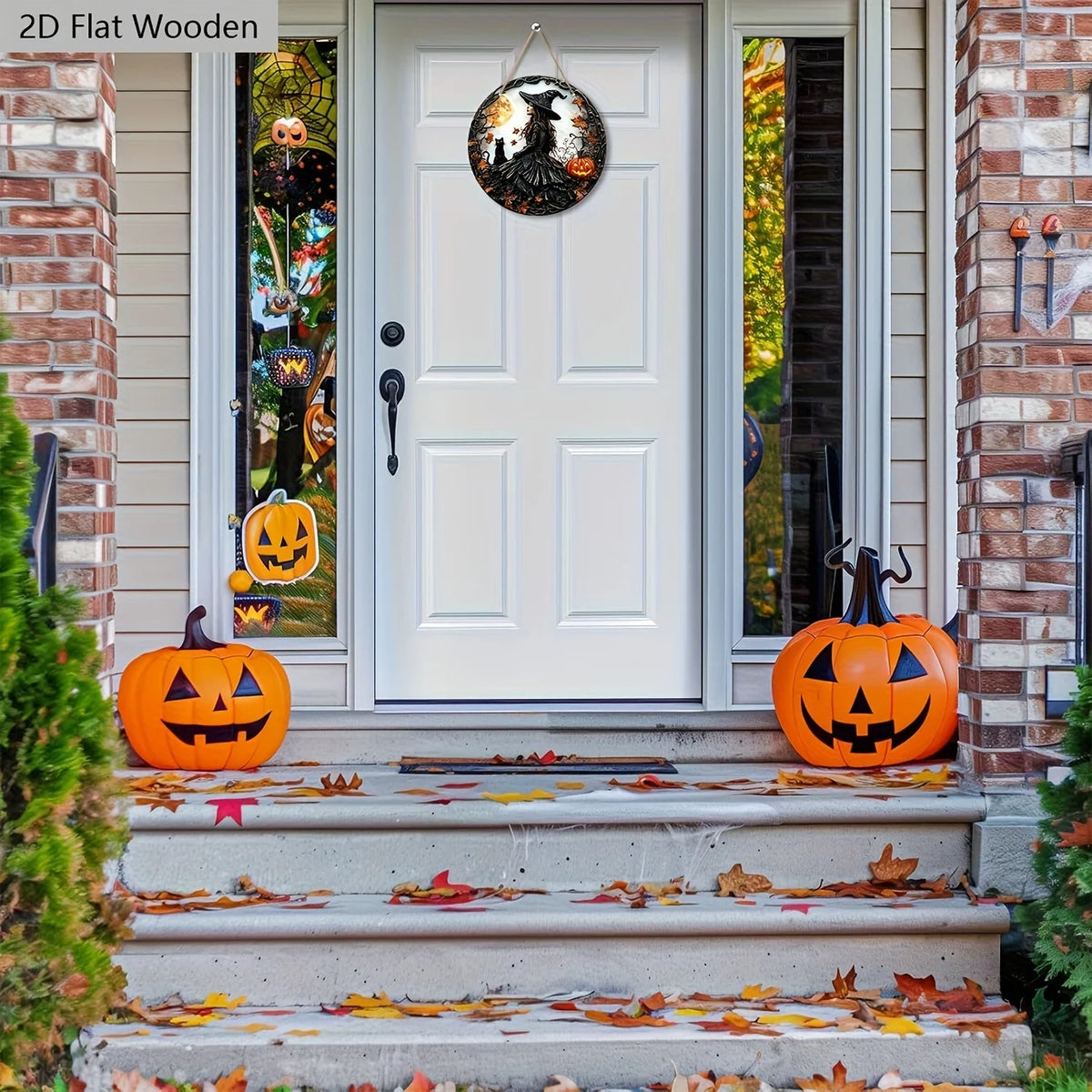 Porte blanche avec une enseigne ronde d'Halloween représentant une sorcière et un chat, flanquée de feuilles d'automne.