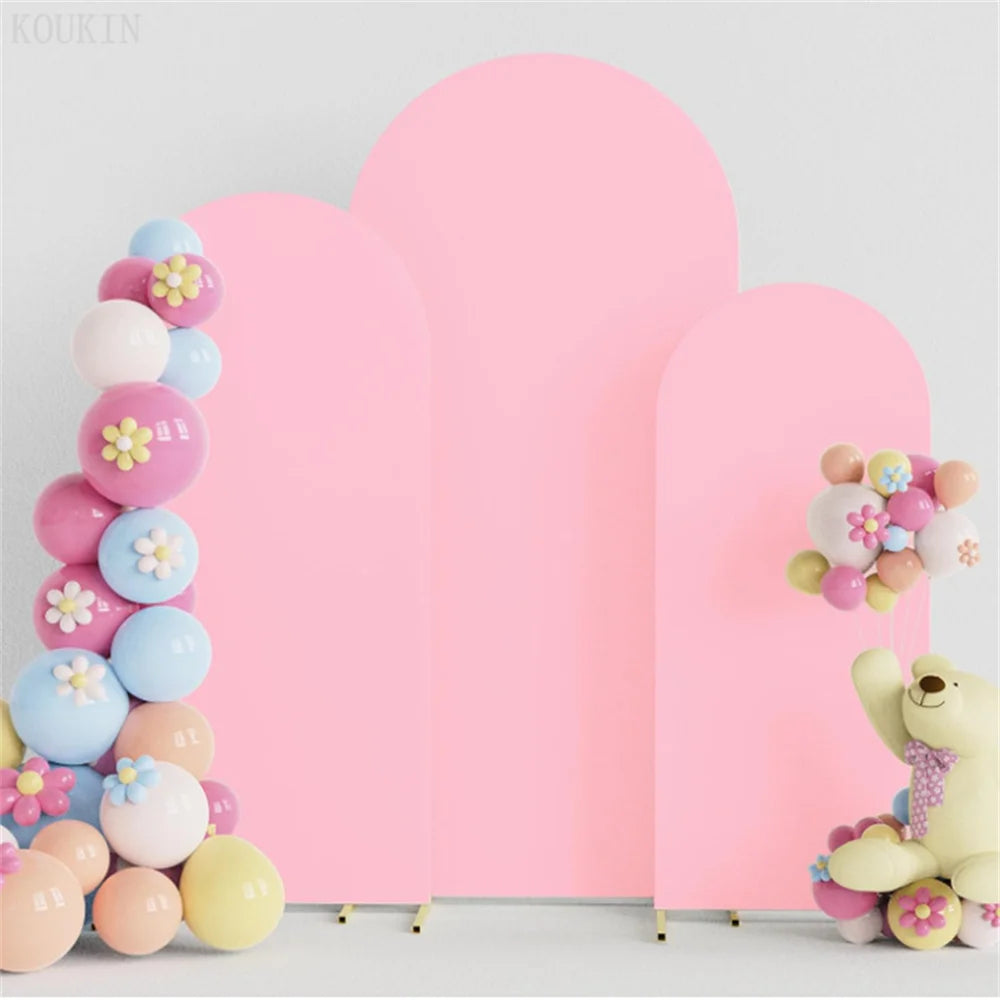 Fondo arqueado elástico rosa elegante decorado con globos florales redondos en tonos rosa, blanco y azul.