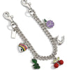 Collier en chaîne argentée avec un charm de fleur violette et un pendentif rectangulaire.