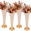 Goldkristallvase mit getrockneten Blumen und Laub für Centerpieces
