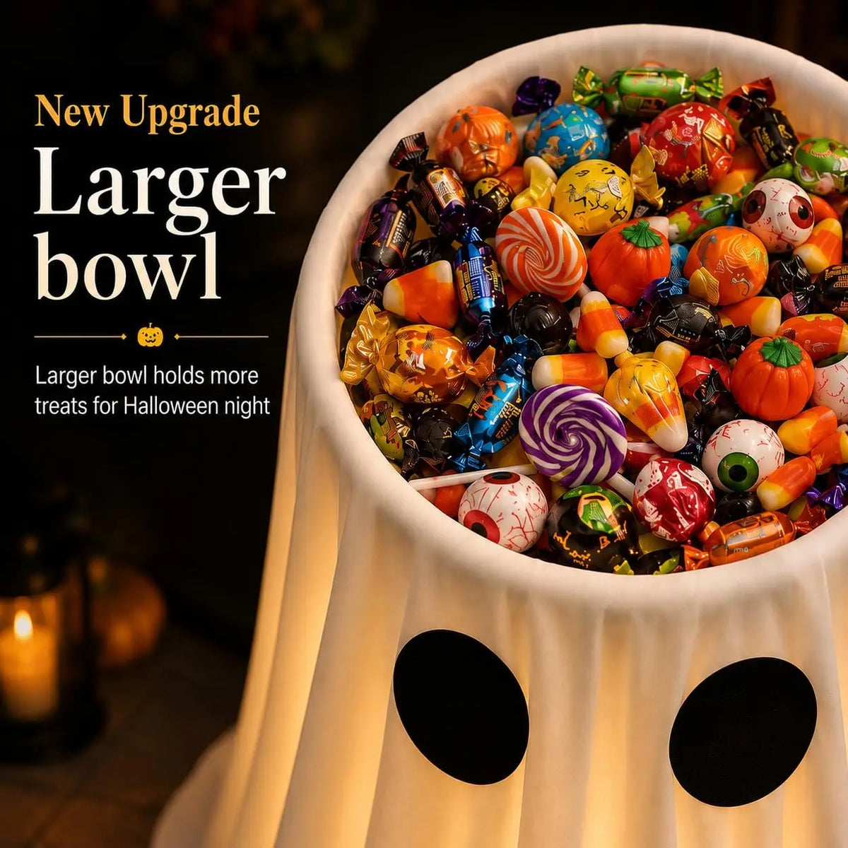 Un grand bol rempli de bonbons fantômes LED colorés pour la décoration d'Halloween.