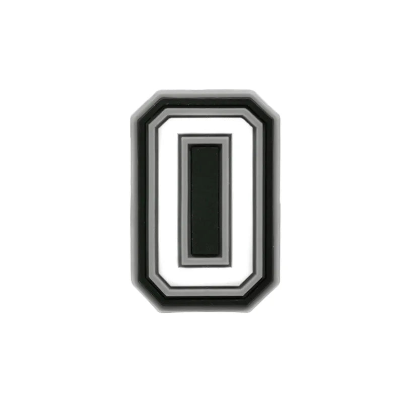 Charm de lettre alphabétique en noir et blanc, contour