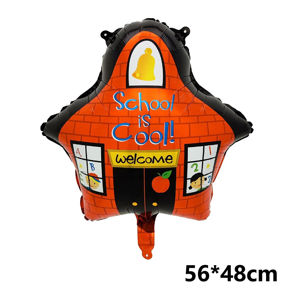 Orangefarbener Luftballon aus Folie in Form eines Backsteingebäudes mit Text und einer Glocke