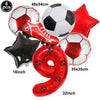 Un set de six ballons de football rouges et blancs, incluant un ballon, une chaussure et le ballon numéro neuf.