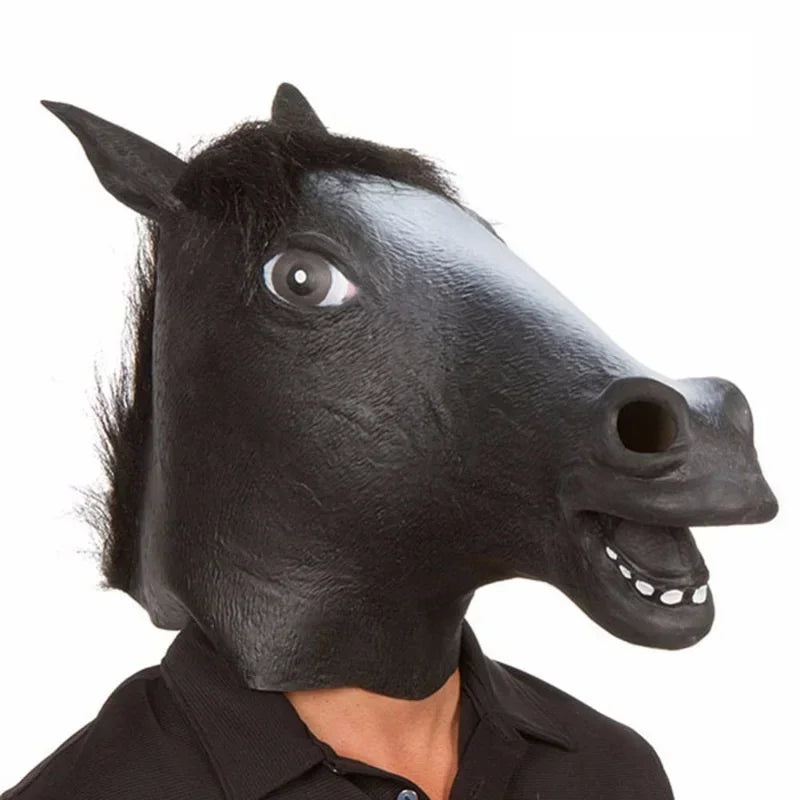 Realistische schwarze Pferdekopf-Cosplaymaske mit Schnauze und Augen.