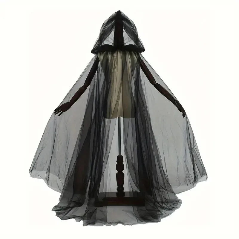 Elegante schwarze Braut-Hexe-Umhang mit durchscheinender Kapuze und dunklen Akzenten.