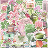 Collection de décalcomanies et autocollants vintage avec éléments floraux, aliments et textes inspirants.