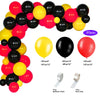 Kit pour guirlande de ballons avec des ballons rouges, jaunes et noirs, points de colle et chaîne de ballons.