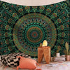 Bohemian Wandteppich-Mandala mit floralen Mustern in Grün, Türkis und Orange auf dunklem Hintergrund