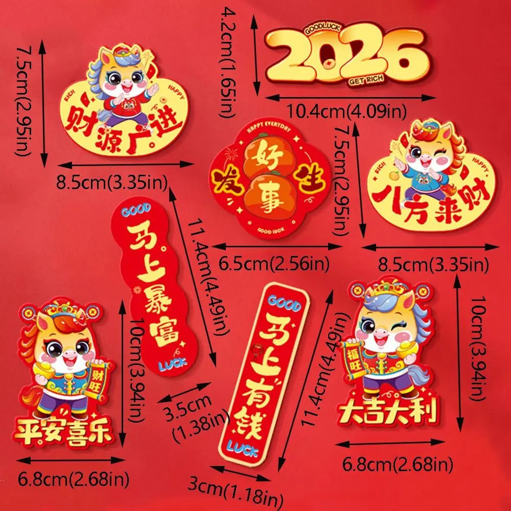 Un ensemble de aimants de réfrigérateur colorés avec des personnages du Nouvel An chinois et des phrases porte-bonheur comme 