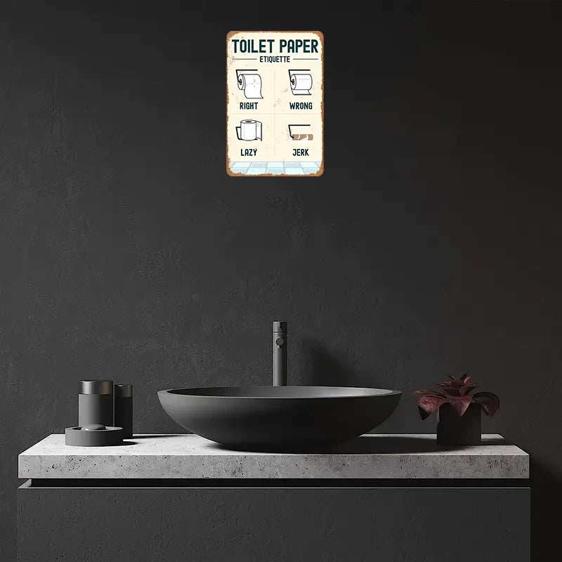 Vintage Metall-Badezimmerwandtafel, die korrekte und falsche Benutzung von Toilettenpapier zeigt.