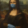 Pintura de una mujer con cabello castaño largo, usando una mascarilla médica azul y una prenda oscura.