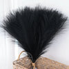 Un paquete de pampas artificial negro para decoración del hogar.