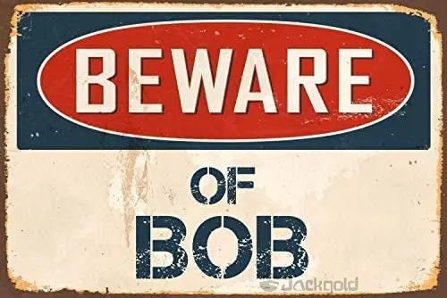 Vintage retro Metall-Dosenwandschild mit einem roten Oval-Warnschild, auf dem steht: 'BEWARE OF BOB'