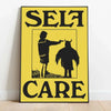 Vintage Druck in Schwarz und Gelb mit dem Spruch SELA CARE und einer Silhouette, die auf eine Hörner zeigt