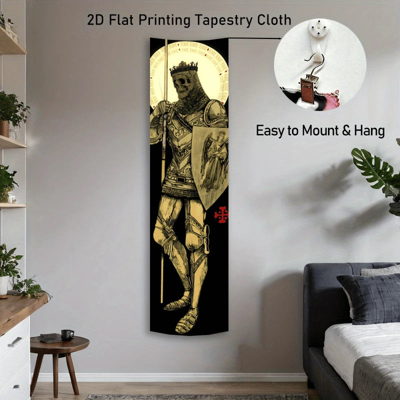 Vertisches Wandteppich mit goldfigurigem mittelalterlichem Standbild an einer weißen Wand