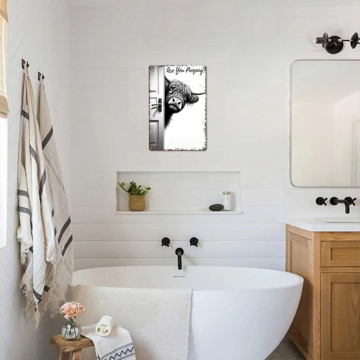 Art mural de salle de bain vintage avec une photo en noir et blanc d'une vache