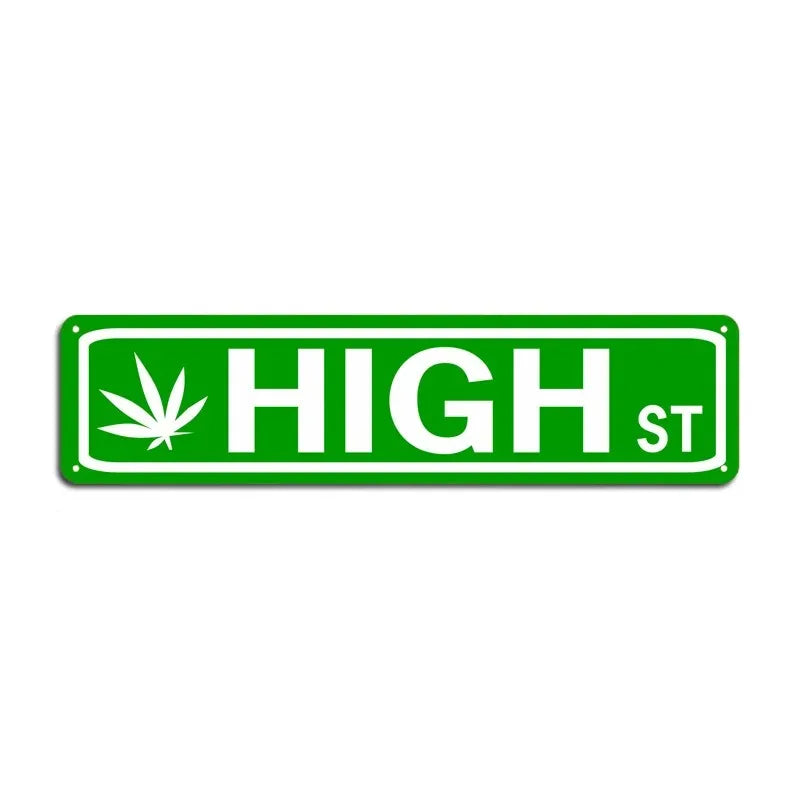 A green rectangular highway sign with the text HIGH ST on it.