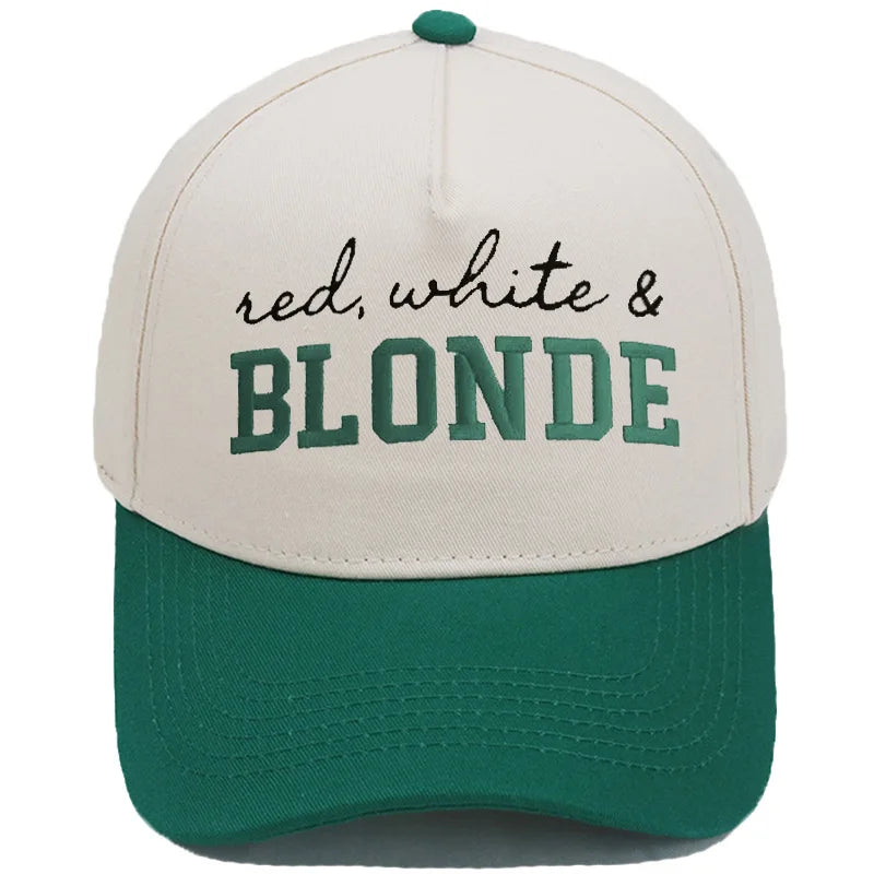 Casquette de baseball beige clair avec broderie vert foncé indiquant rouge, blanc et BLONDE