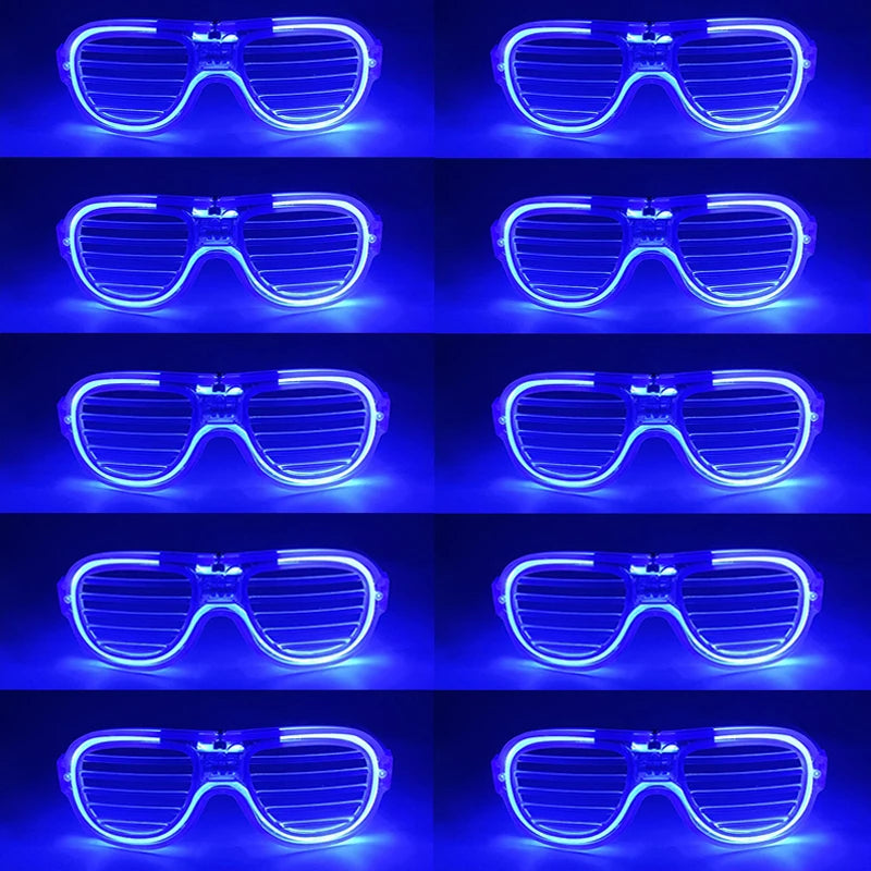 Ein Set fluoreszierender herzförmiger LED-Partybrillen in verschiedenen Stilen und Farben.