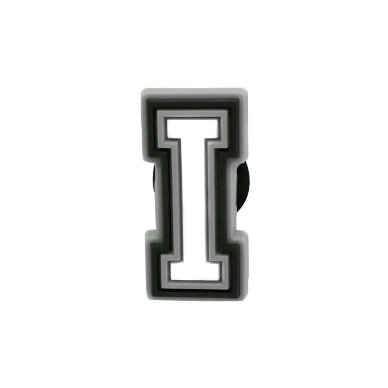Charm en forme de lettre I, alphabet noir et blanc