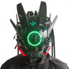 Máscara de juego cyberpunk negra con visor circular verde brillante y detalles intrincados.