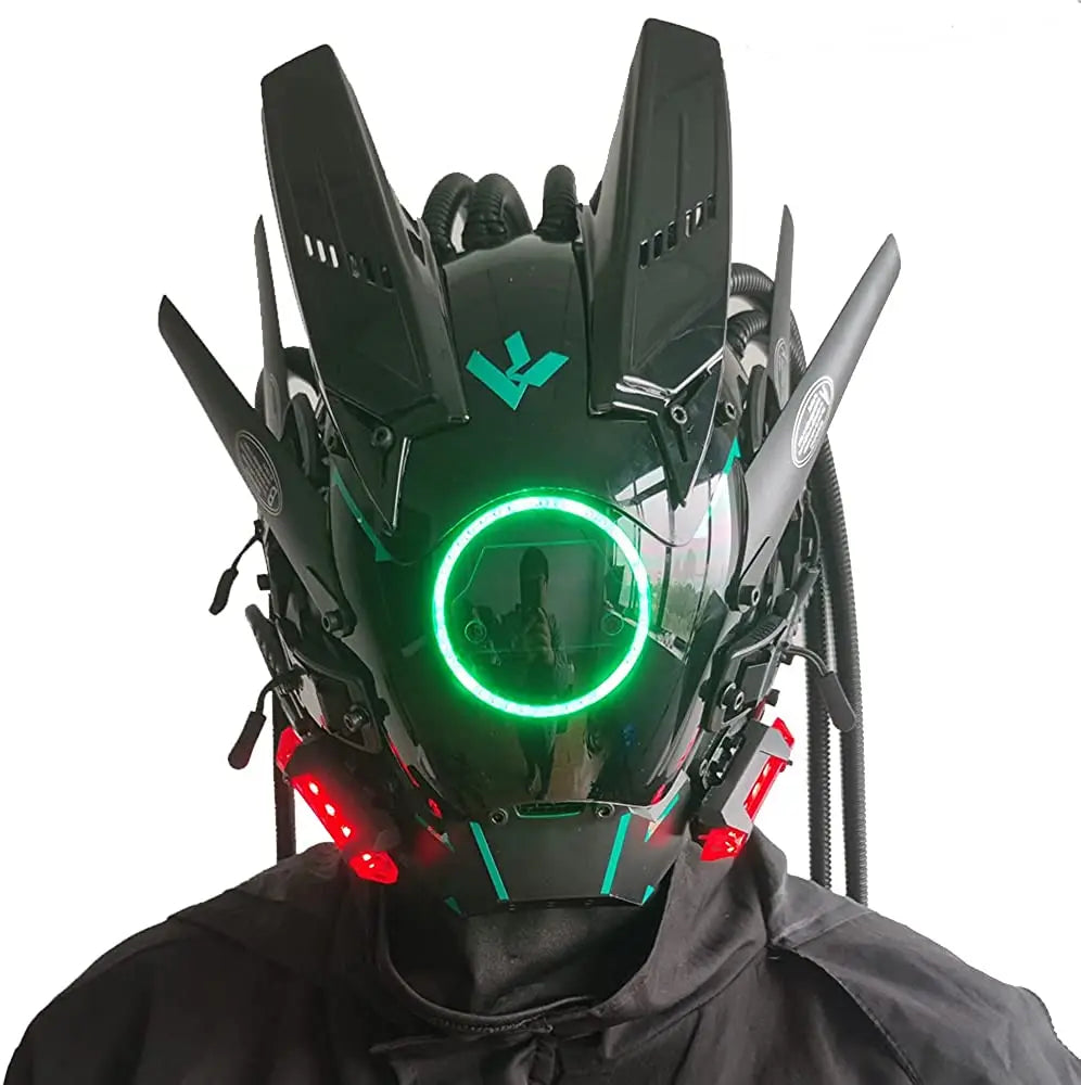 Máscara de juego cyberpunk negra con visor circular verde brillante y detalles intrincados.