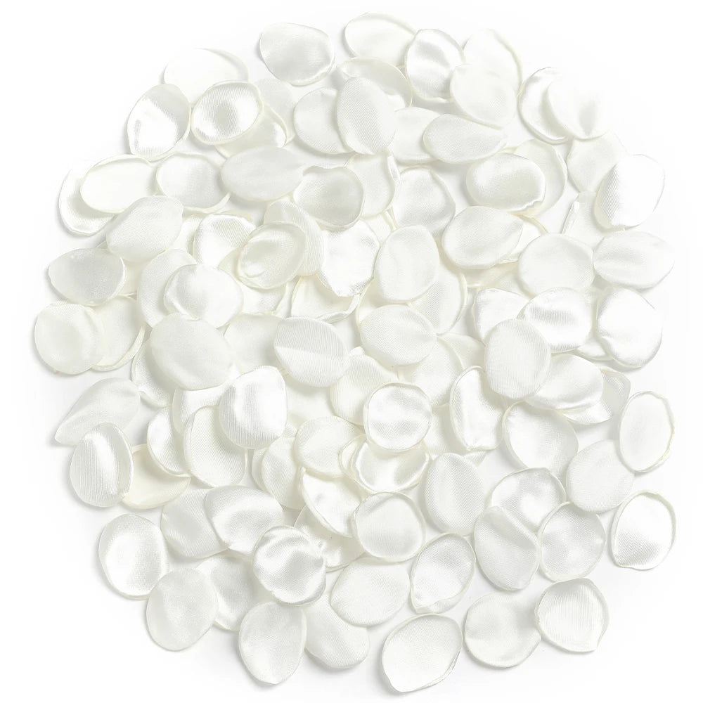 Pila de pétalos de flores de seda artificial blanca para decoración del hogar y bodas.