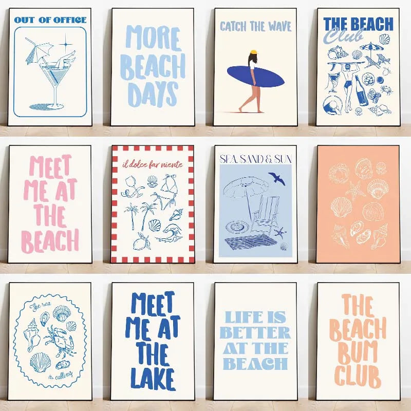 Eine Sammlung von Leinwandkunst mit Zitaten über den Strand, das Meer und das Sommerleben mit Illustrationen wie Wellen und M