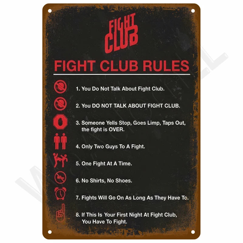 Dunkles Metallschild mit roter Schrift, das acht Regeln des Fight Clubs auflistet.