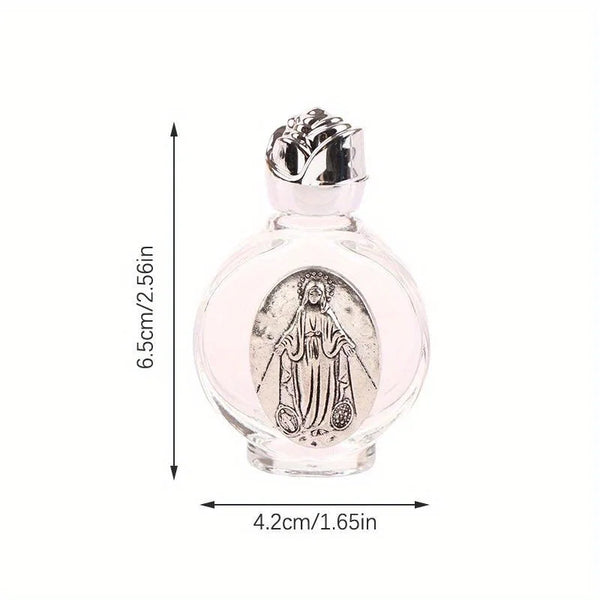 Bouteille en verre transparent contenant une sculpture religieuse de Jésus dans un cadre ovale avec un bouchon en argent.